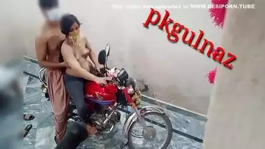 Desi Stepister Ki Bike Par Chudai