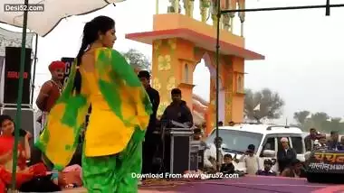 Desi big boobs model hot dance