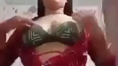 Pakistani girl naked boobs show selfie video