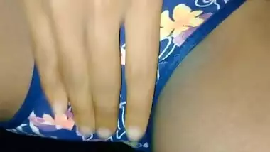 Desi wife fingering pussy