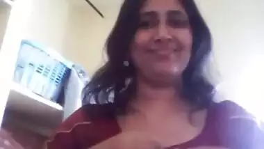 The hot and erotic aunty boobs on a webcam