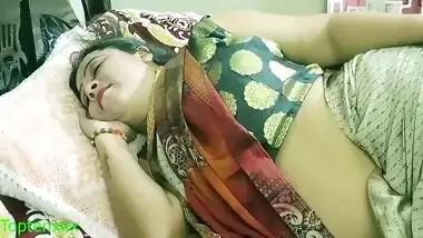 Indian Xxx Sexy Milf Bhabhi Ko Ekla Gor Me Accha Se Choda!