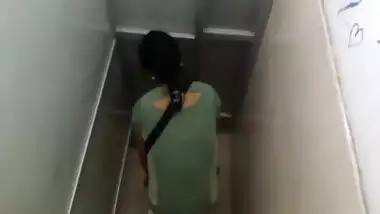 Desi pervert records amateur girl taking XXX pee in public toilet