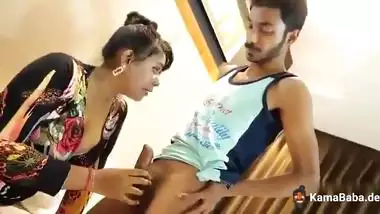Desi whore gives an Indian blowjob to her client