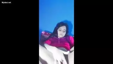 Desi teen fingering pussy