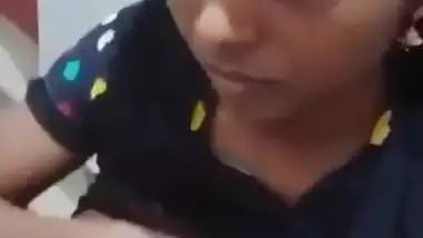 Cute Desi Girl Shows her Boobs