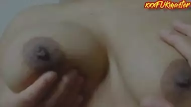 बुबु खेलाको चिक्नै हतार।फोहोरी कुरा गर्दै नेपाली कपल dirty talk।Huge Nepali Natural and nicest boobs