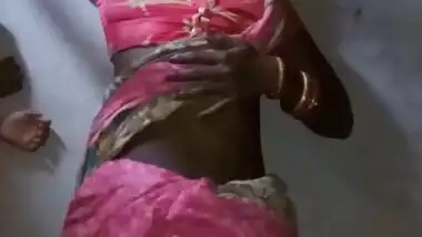 Adivasi lady getting her pussy exposed by lifting saree