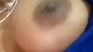 Big Booby SL Bhabi On Video Call 2 Videos Part 1