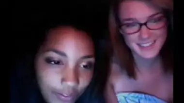 2 Teens Flash Their Tits And Masturbate