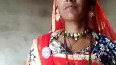 rajasthan bhabi showing her boobs and pussy to bf