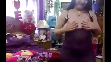 Home alone hawt Indian bhabhi fingering herself