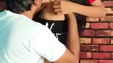 HD Indian sex MMS of a young couple fucking standing