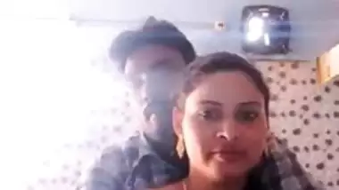 Dewar pressing Desi bhabhi’s boobs