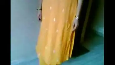 Bhabhi Flaunting