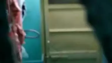 Bhabhi spied in bathroom video