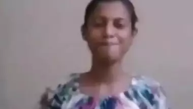 Cute Lankan Girl Showing