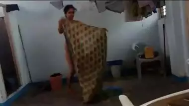 Bhabhi Changing After Shower - Movies. video2porn2