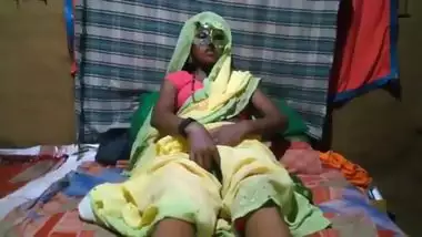 Bhabhi ne apne chut me visit able sex in hindi dubbed