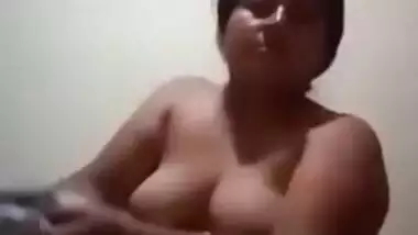 Chubby Girl Finering Her Pussy