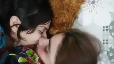 Very Beautiful Paki Sisters Having Fun sucking boobs kissing