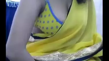 Hawt Indian large milk cans mother i'd like to fuck bhabhi in saree teases and seduces