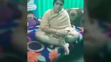 Dubmash Desi by Desi Aunty with flashing boobs