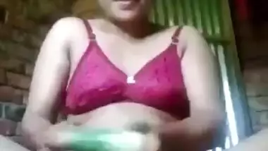 Unsatisfied bangla village wife dildoing pussy on cam indian sex video