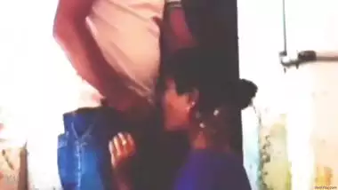 Sexy desi GF does a quckie hard blowjob