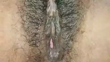 Tamil Tamil Girl Put A Finger In Her Vagina And...