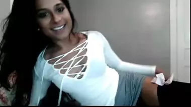 Nri white babe strips and fingers black pussy live cam