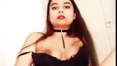 Desi cute girl fing her pussy and make video