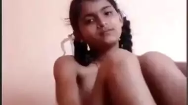 Desi Cute Girl Showing