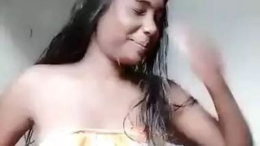 Desi Girl Showing Boobs