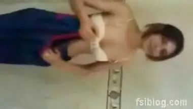 Desi Mumbai Girl Show Her Body Parts In her Home