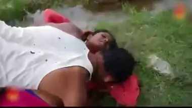 Indian bhabhi’s outdoor romance clip