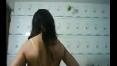 Bangladeshi college girl exposed by lover during bath