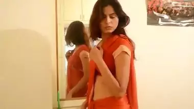 Desi porn actress erotic bathroom scene