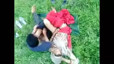 Pakistani outdoor sex movie scene dripped on the net