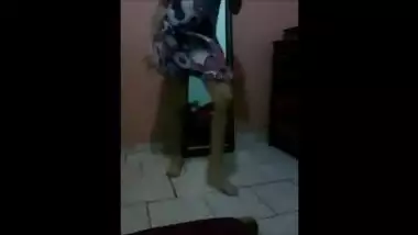 INDIAN TEEN shaking ASS