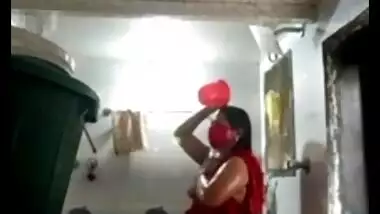 Sexy Bhabhi Showing Boobs in Wet Saree