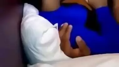 Hd Chodi Choda Pandra Saal Ki Sexy Chudai Chudai - Desi couple doing romance in honeymoon indian sex video