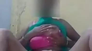 Super horny bhabhi fingering