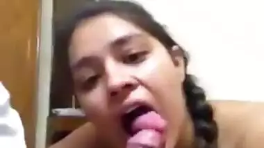 Nineteen Years Old Desi School Girl’s Blowjob Video