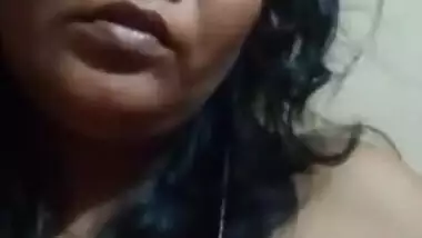 Today Exclusive- Horny Desi Aunty Showing Her Nude Body On Video Call Part 2