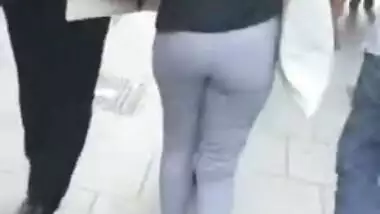 Sexy Hijabi Paki Young Butt Jiggling Candid