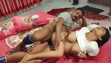 Dudes are lucky to have slutty Desi sister and use her in threesome