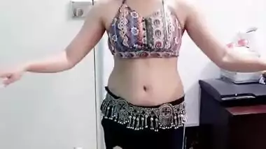 Cute college babe Bindu bolar erotic chubby navel saggy belly dance