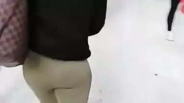 Mumbai ass in London (death by Indian ass) 