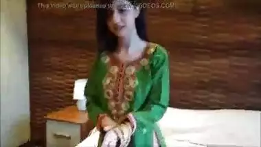 Sexy Pakistani Bhabhi Showing Her Hot Ass